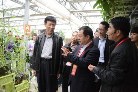 时任中国农业大学校长柯炳生参观第二届北京农业嘉年华
